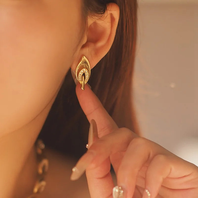 French Pearl Retro Vintage Middle Ancient Earrings Ear Clips Without Ear Holes Niche Design Retro Light Luxury Hollow