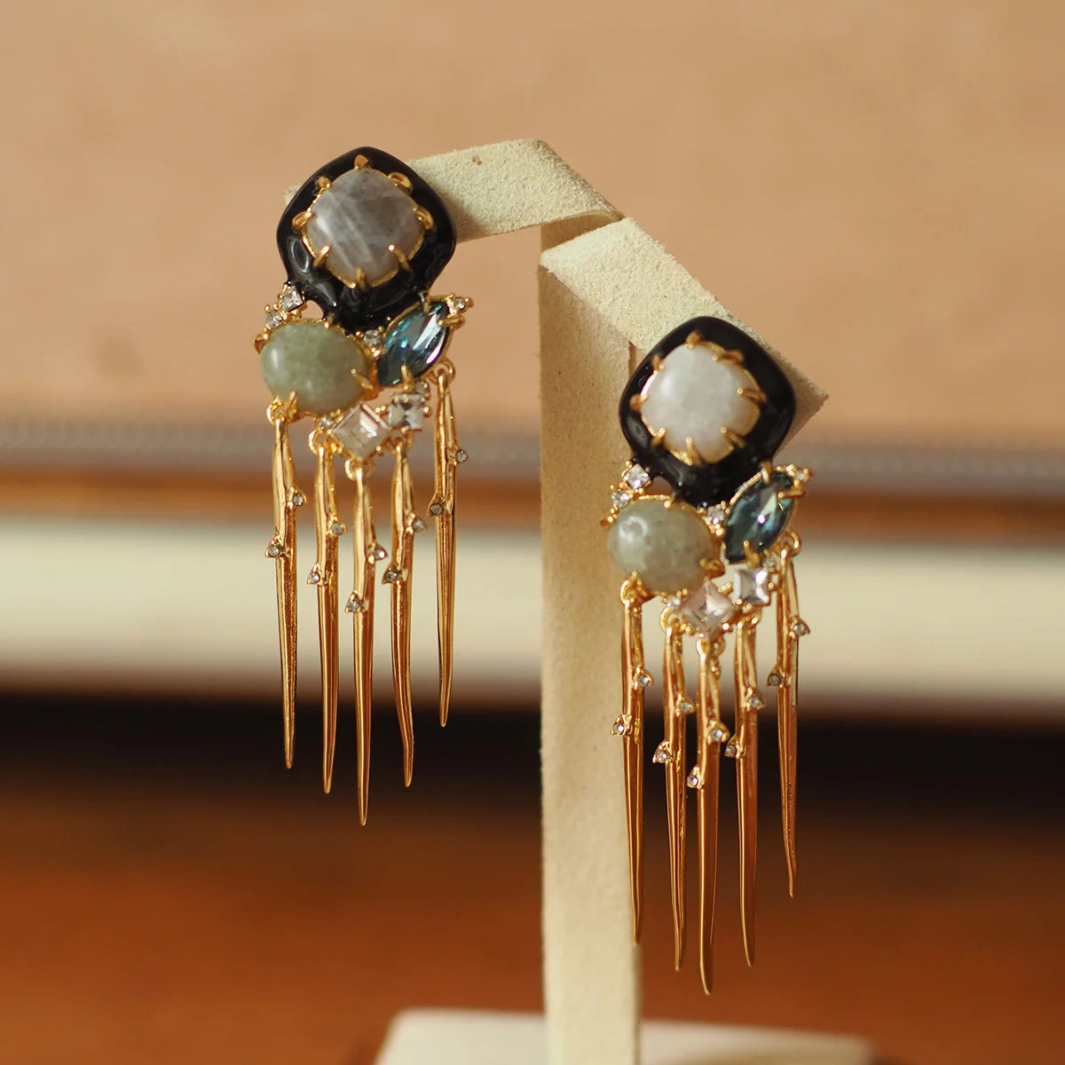 Retro European and American Style Vintage Medieval Palace Natural Stone Tassel Alexis Bittar Medieval Ear Clip