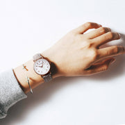 Wholesale from the same manufacturer as Douyin's best-selling luminous heart-shaped watch for women in the Korean version, simple, trendy and versatile