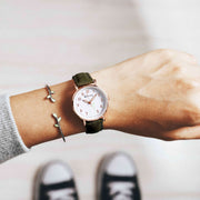 Wholesale from the same manufacturer as Douyin's best-selling luminous heart-shaped watch for women in the Korean version, simple, trendy and versatile