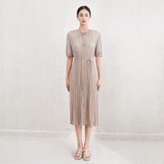 Dresses for women with a sense of niche design. Lace up waist with bubble sleeves for long dresses